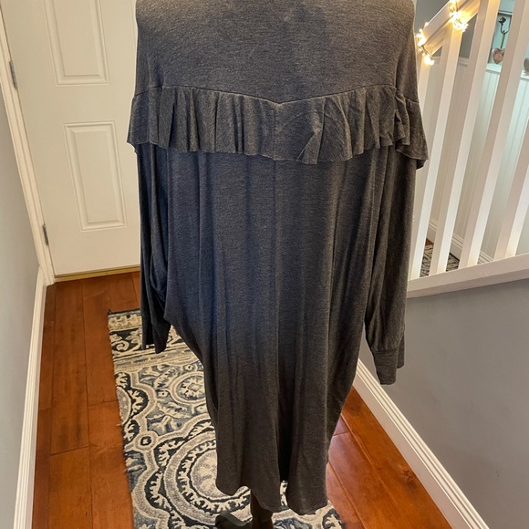 NWT grey soft cozy ruffle sweater - Picture 4 of 6